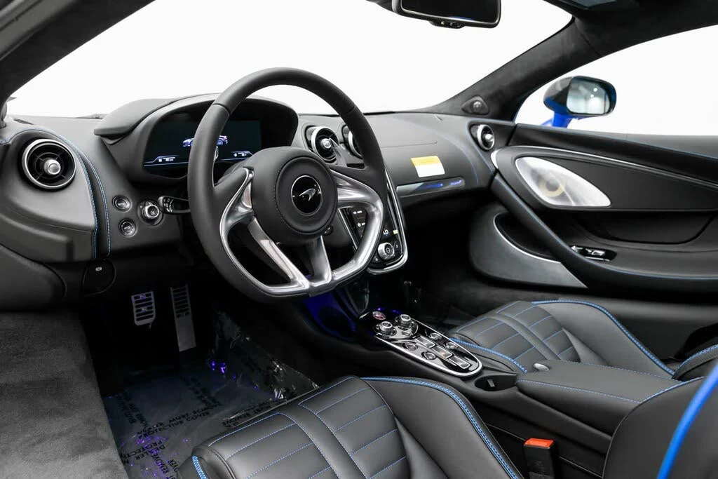 2025 McLaren GT - Image 2 of 31