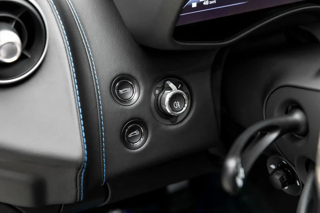 2025 McLaren GT - Image 24 of 31