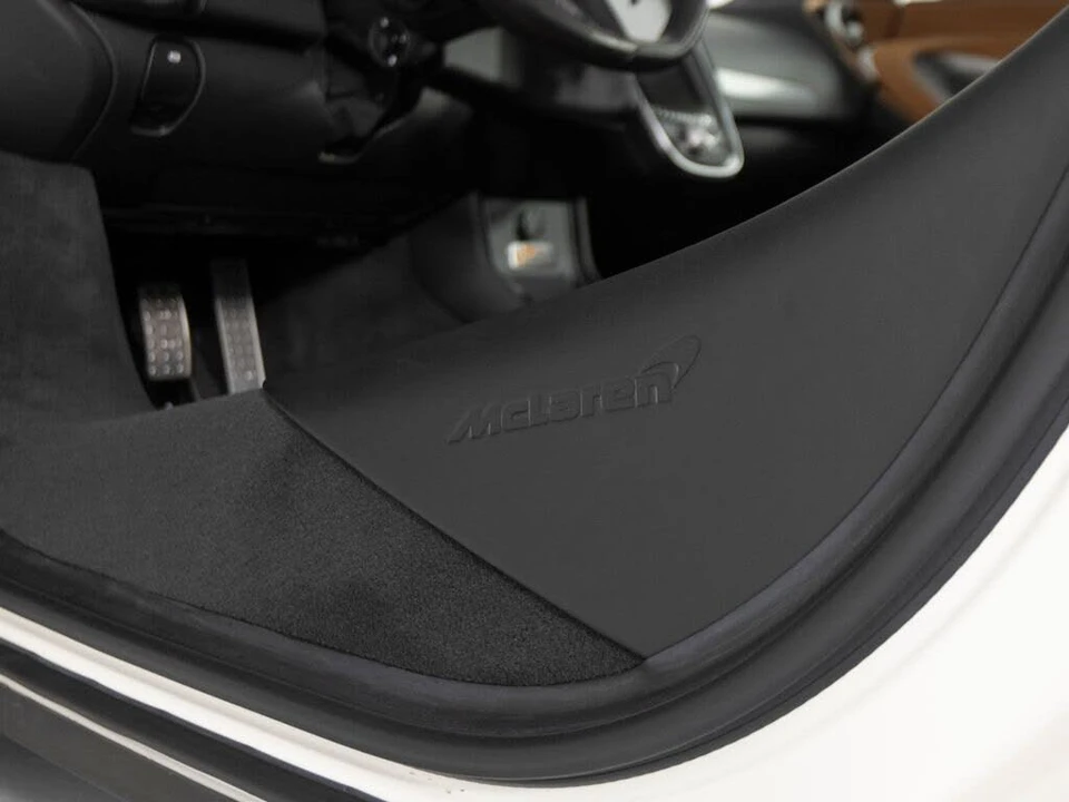 2025 McLaren GT - Image 14 of 31