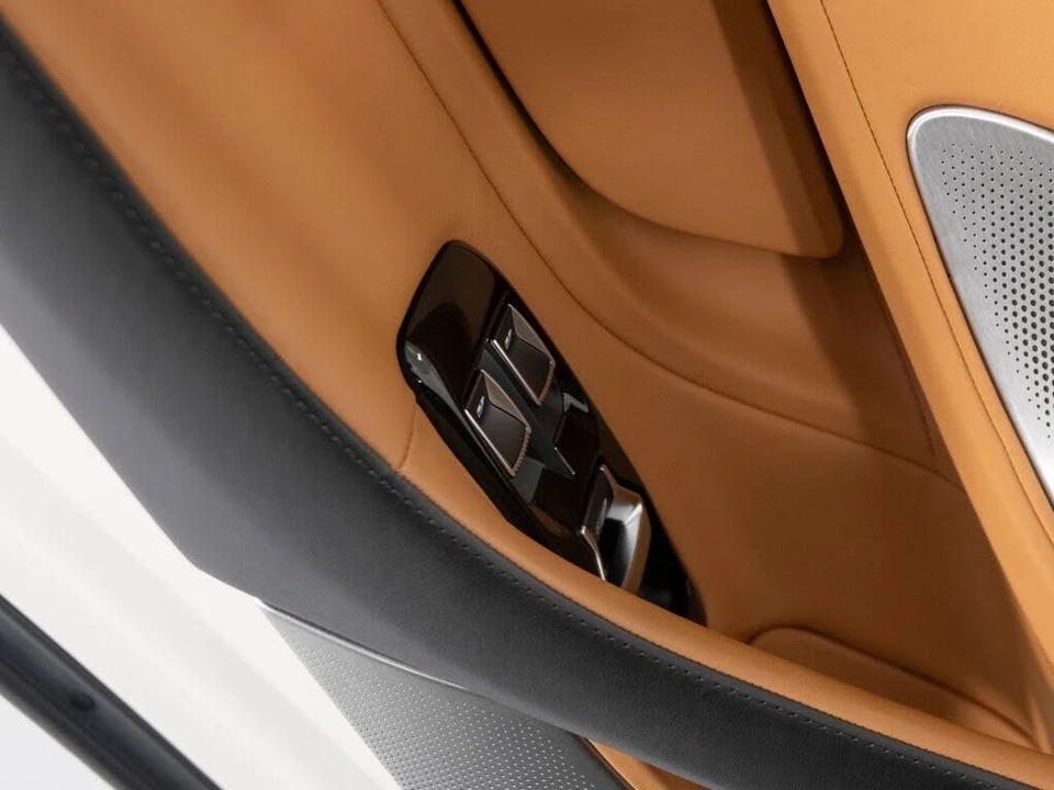 2025 McLaren GT - Image 13 of 31