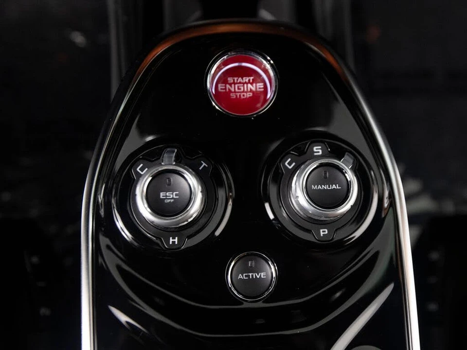 2025 McLaren GT - Image 26 of 31