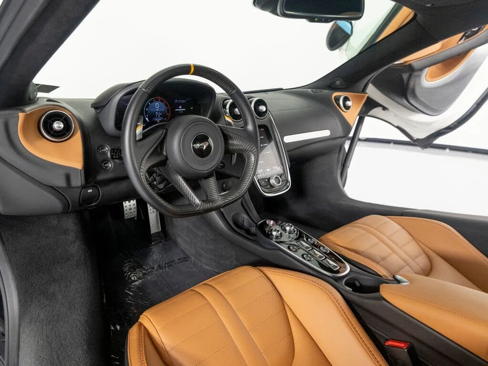 2025 McLaren GT - Image 15 of 31