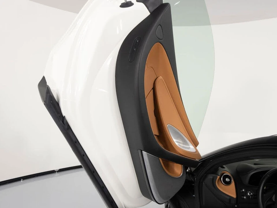 2025 McLaren GT - Image 10 of 31