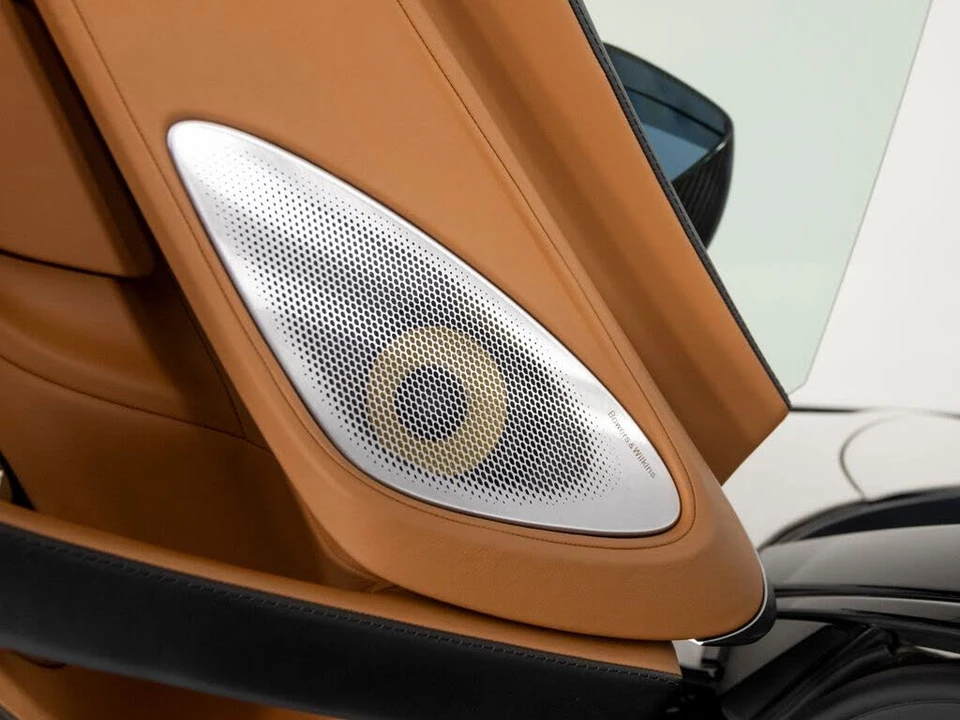 2025 McLaren GT - Image 12 of 31