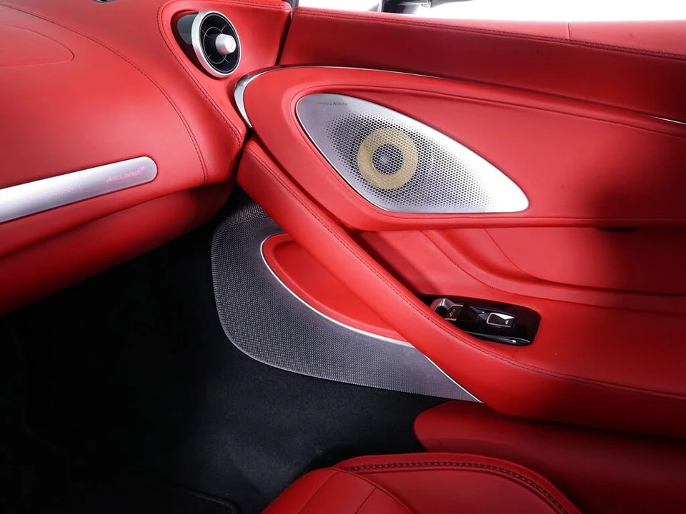 2025 McLaren GT - Image 24 of 30