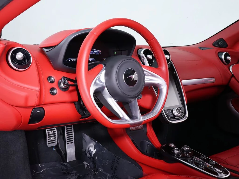 2025 McLaren GT - Image 5 of 30