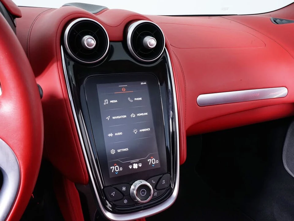 2025 McLaren GT - Image 26 of 30