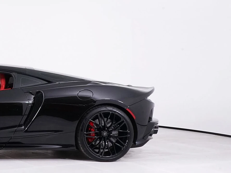 2025 McLaren GT - Image 13 of 30