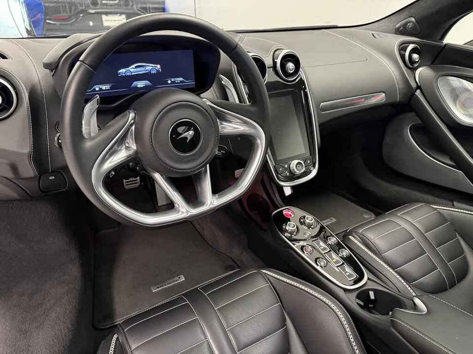 2025 McLaren GT - Image 12 of 16