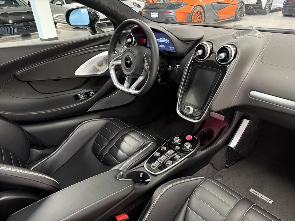2025 McLaren GT - Image 16 of 16