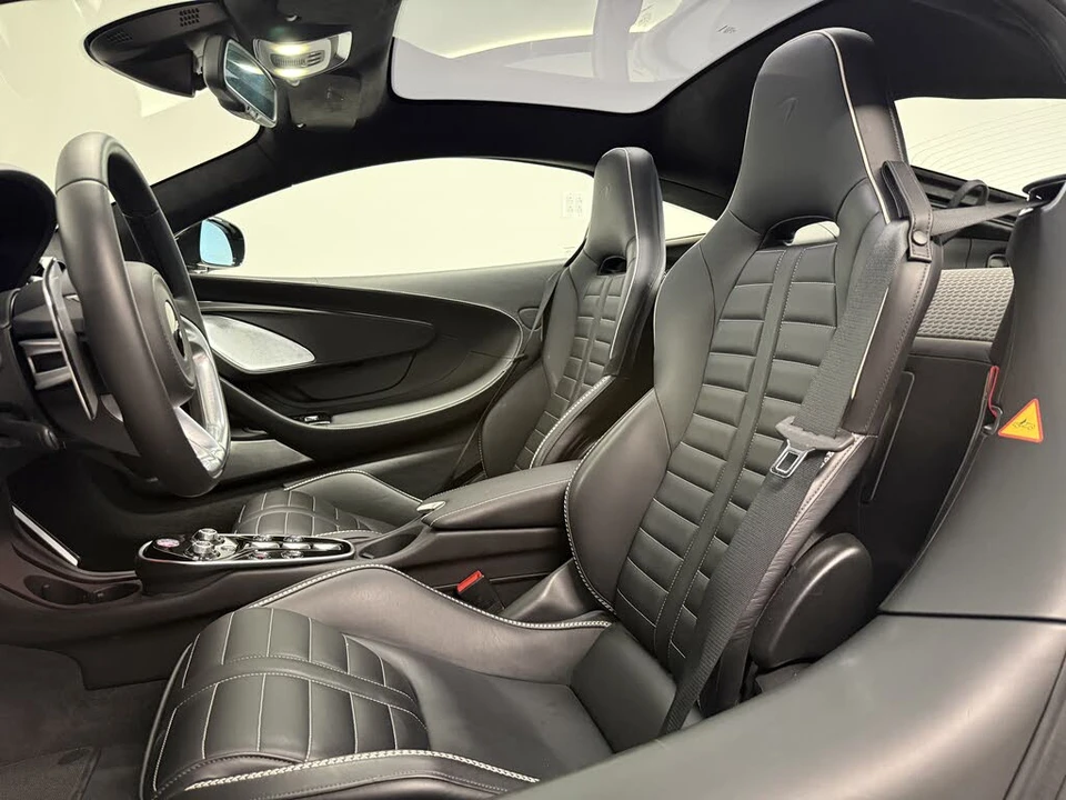 2025 McLaren GT - Image 11 of 16