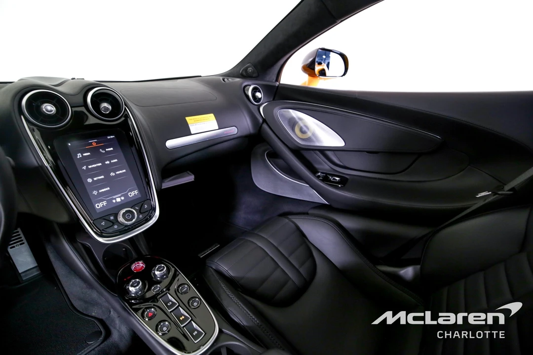 2025 McLaren GT - Image 15 of 21