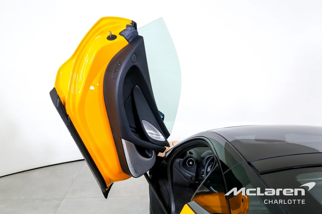 2025 McLaren GT - Image 10 of 12