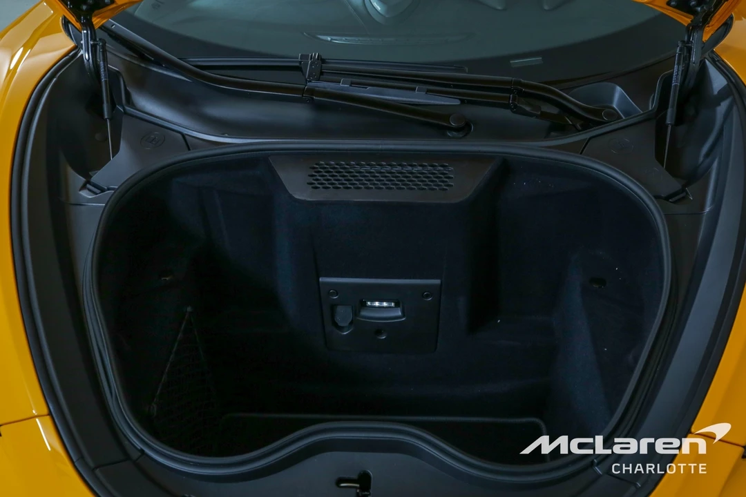 2025 McLaren GT - Image 16 of 21