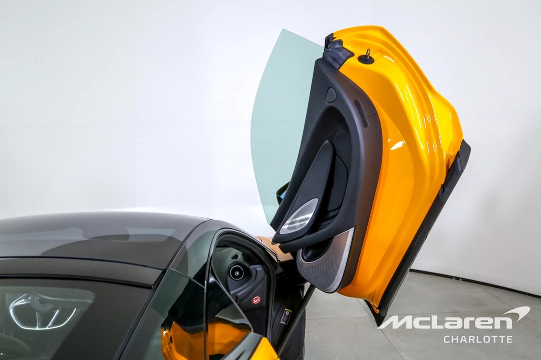 2025 McLaren GT - Image 17 of 21