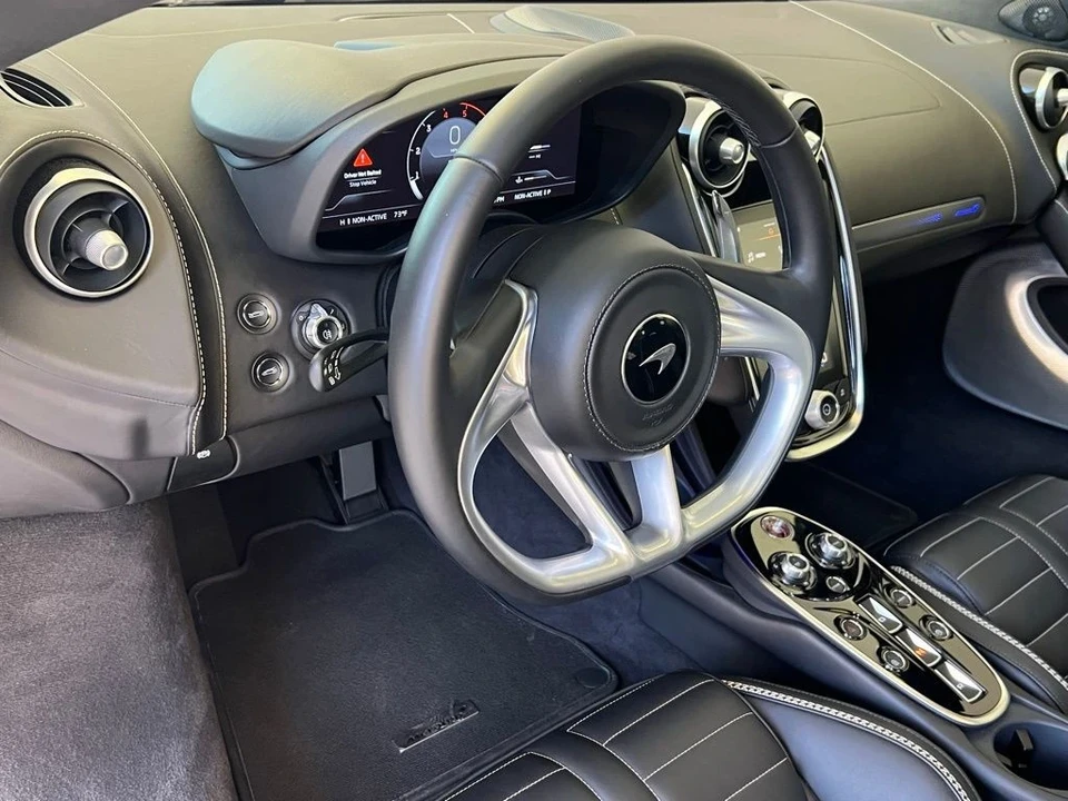 2025 McLaren GT - Image 14 of 31