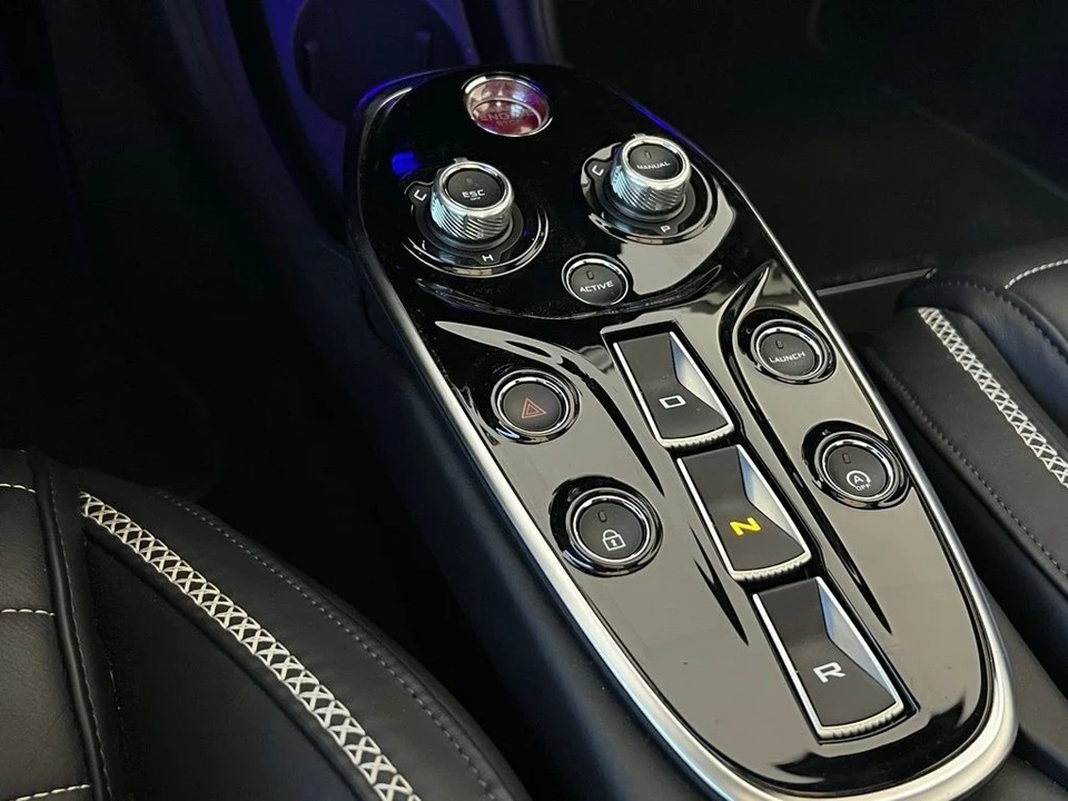 2025 McLaren GT - Image 18 of 31
