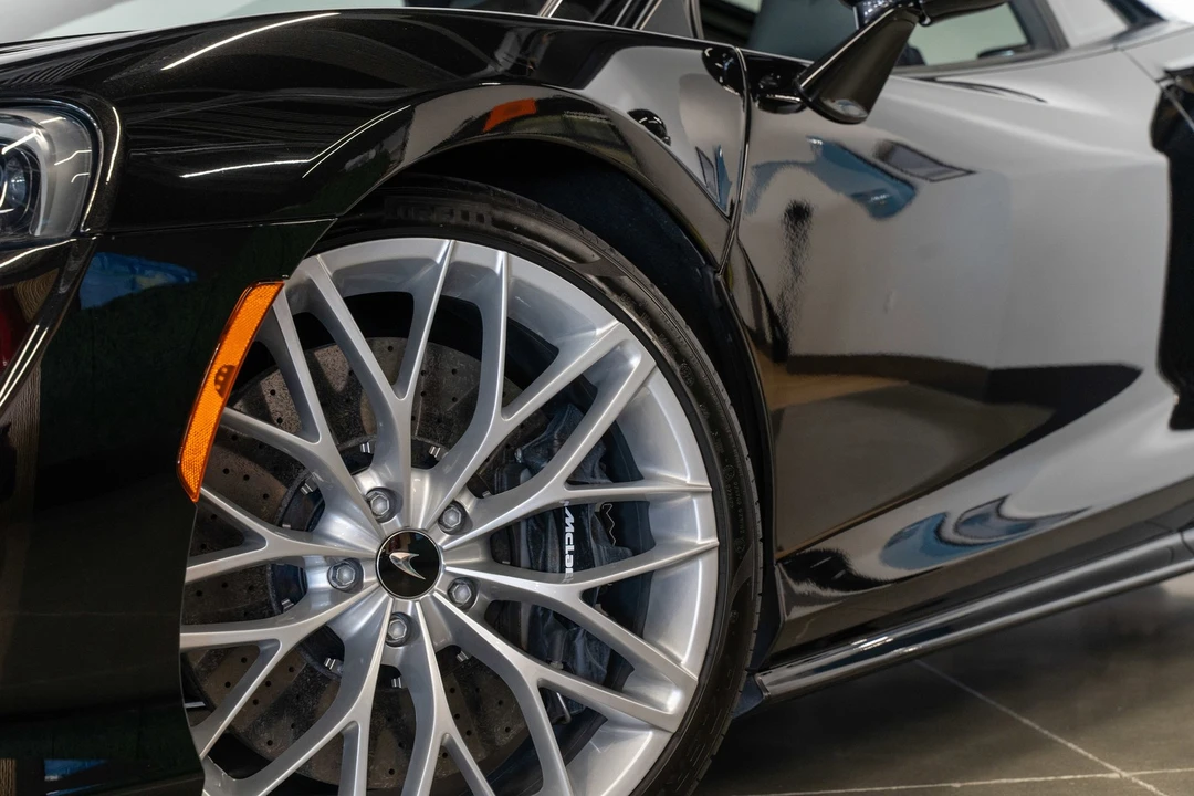 2025 McLaren GT - Image 10 of 31