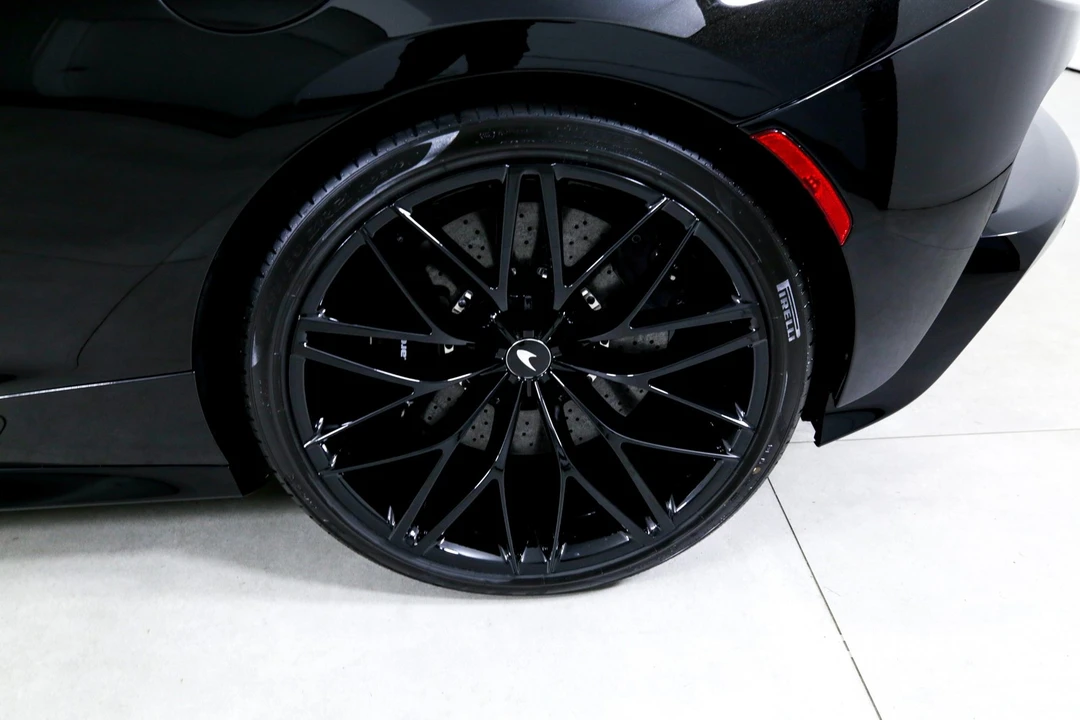 2025 McLaren GT - Image 28 of 31