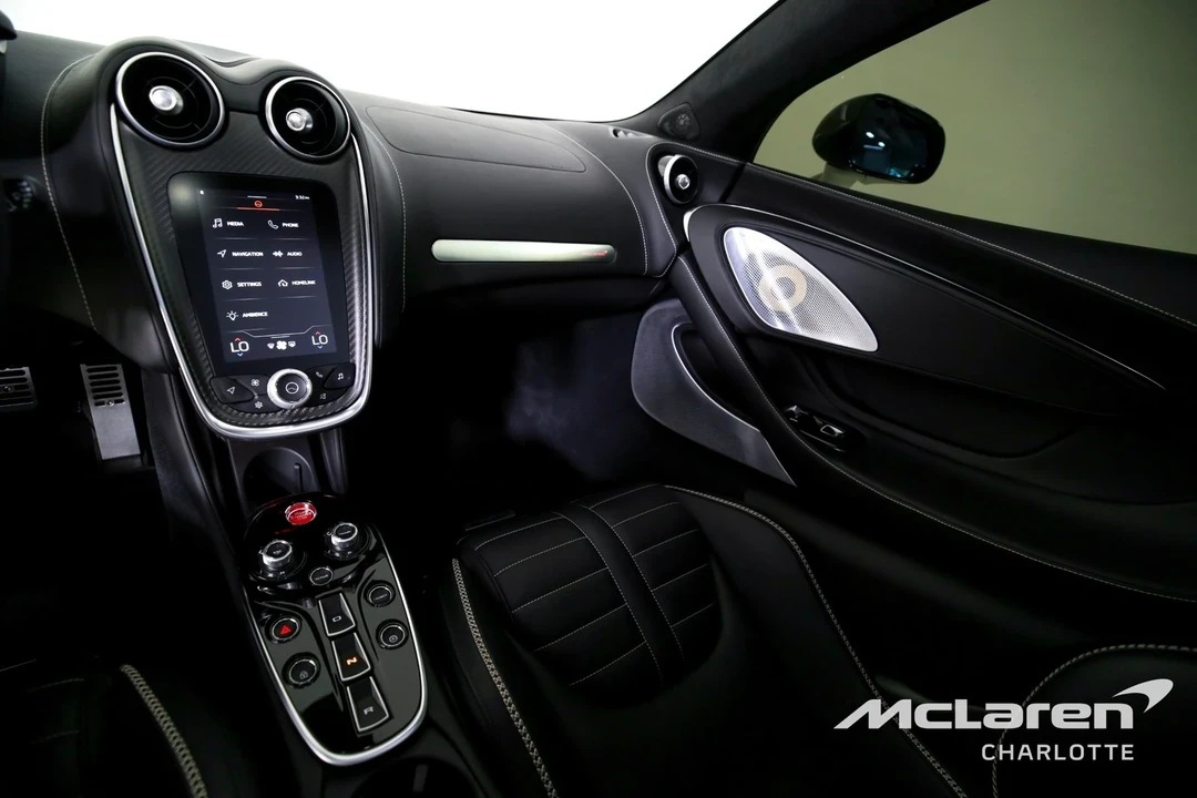 2025 McLaren GT - Image 16 of 21
