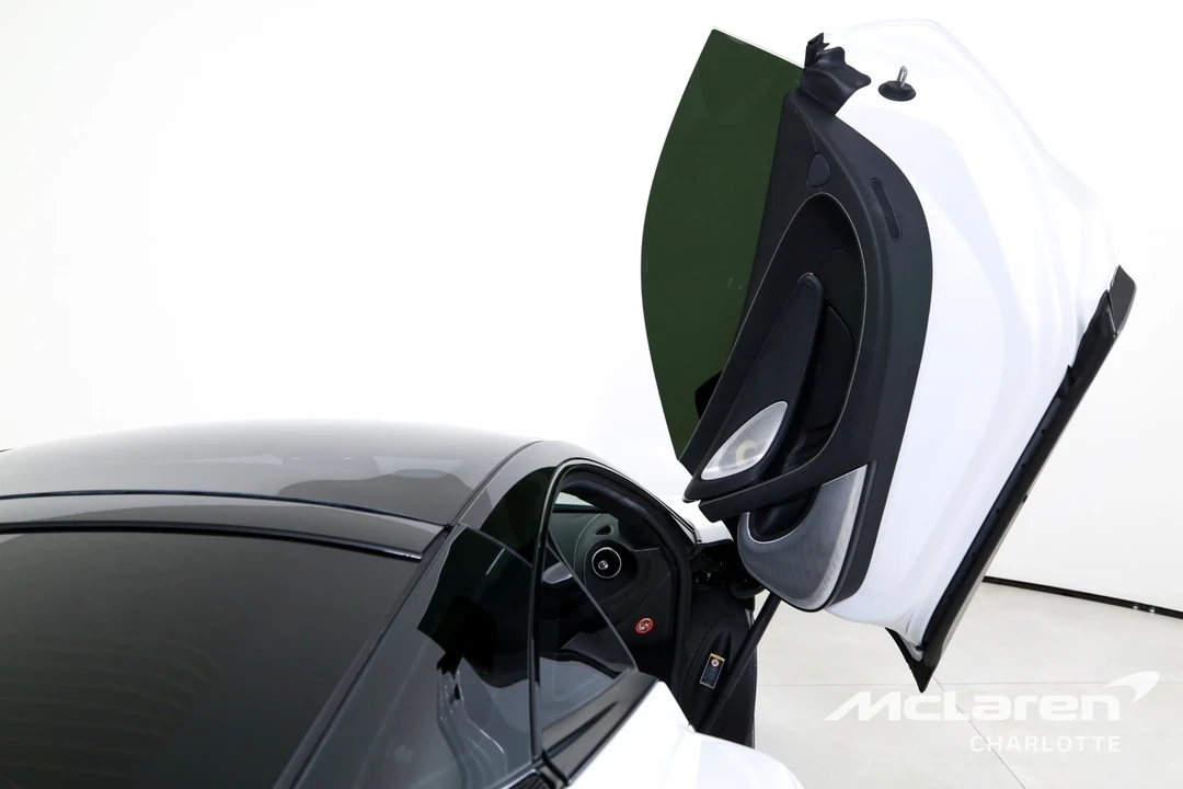 2025 McLaren GT - Image 18 of 21