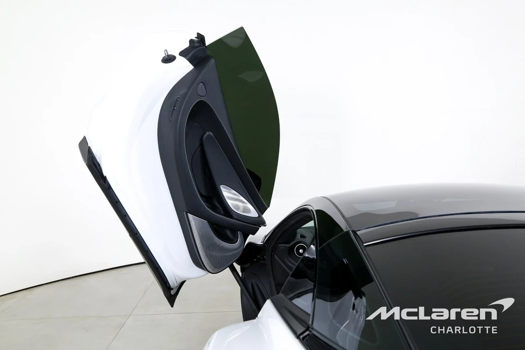 2025 McLaren GT - Image 11 of 12