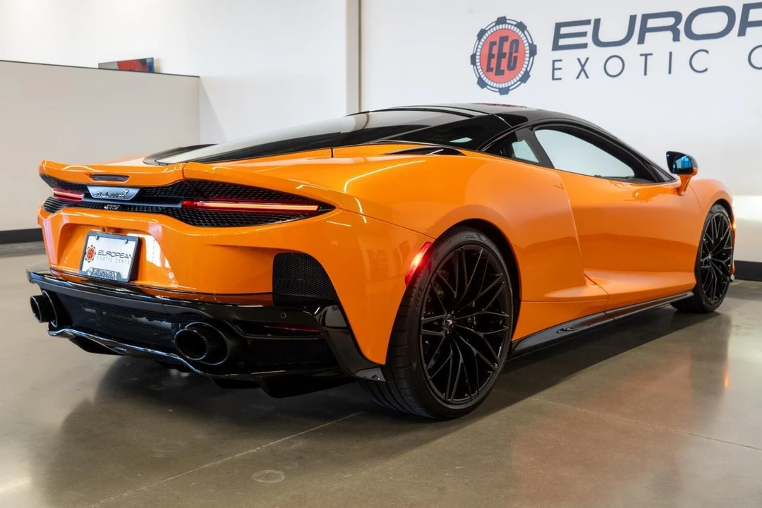 2025 McLaren GT - Image 16 of 21