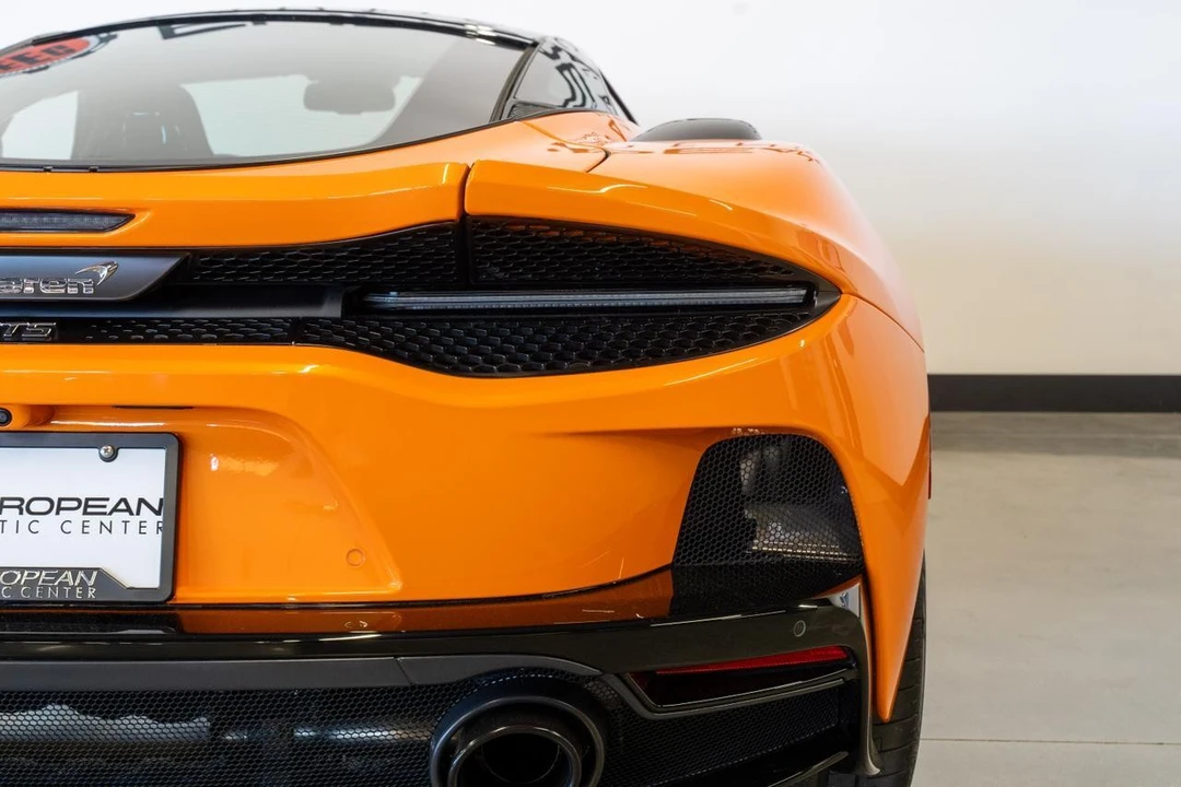 2025 McLaren GT - Image 15 of 21