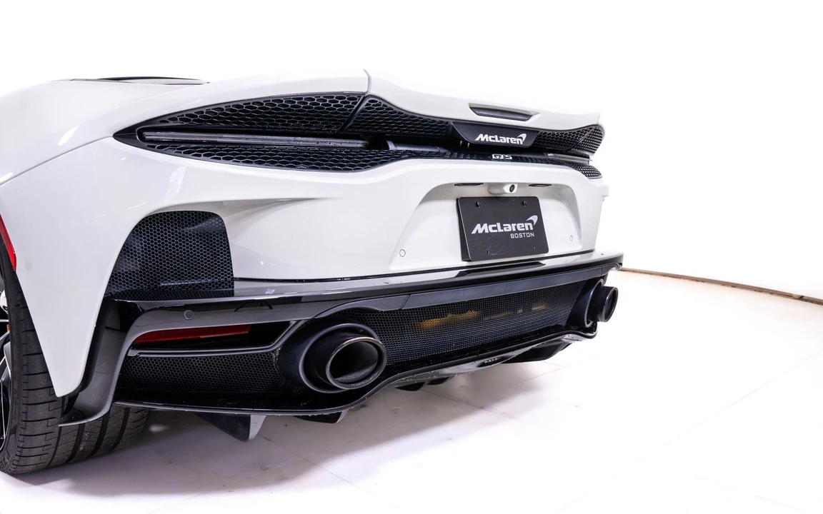 2025 McLaren GT - Image 12 of 24