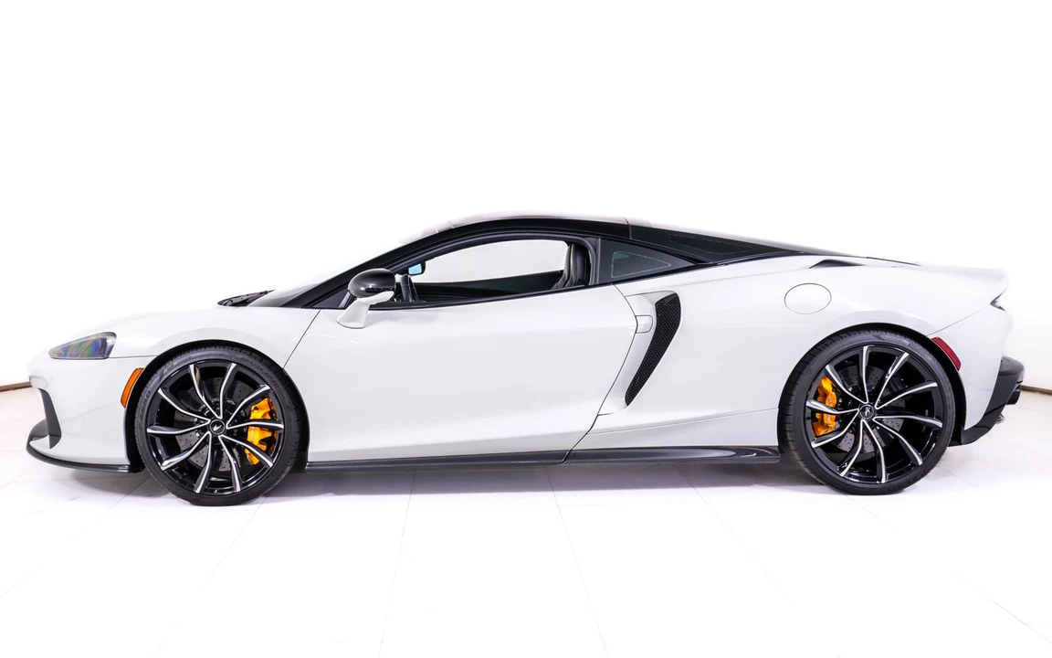 2025 McLaren GT - Image 2 of 24