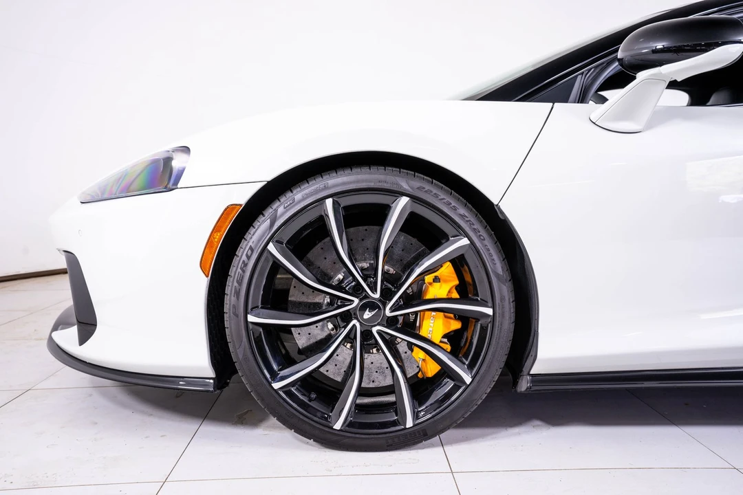 2025 McLaren GT - Image 13 of 24