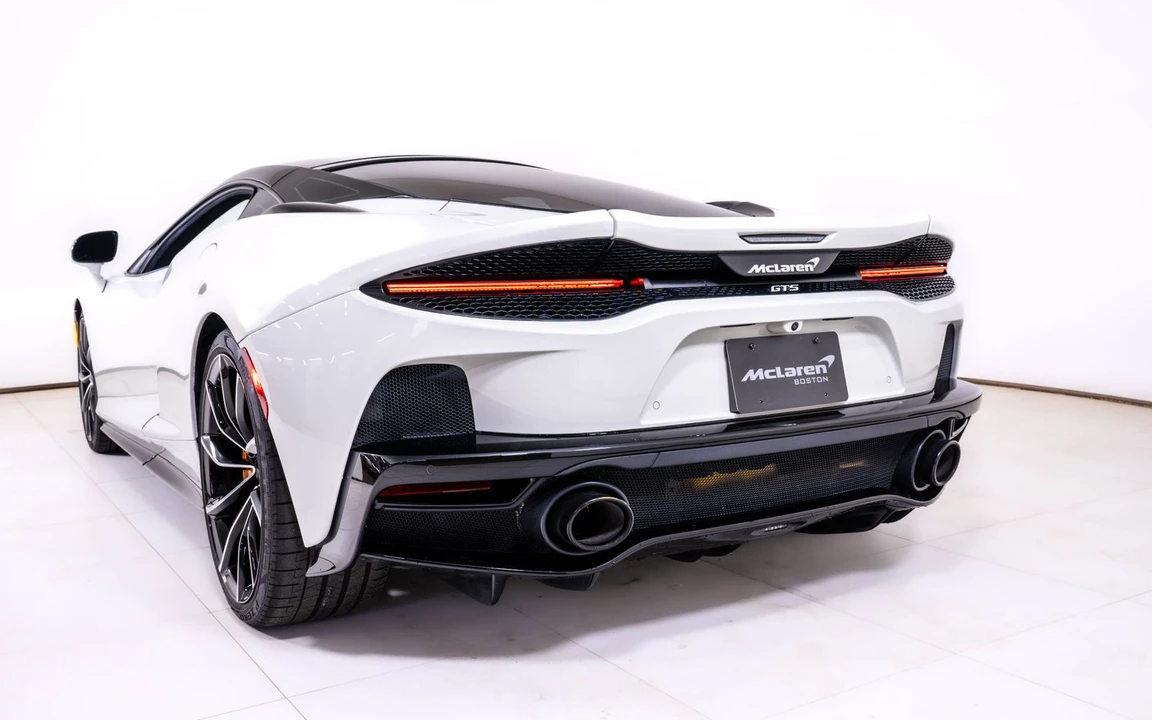 2025 McLaren GT - Image 11 of 24