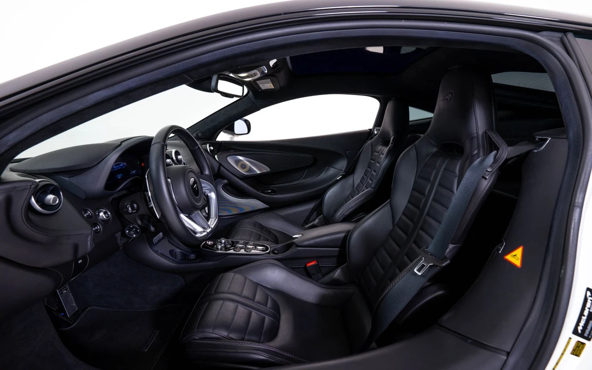 2025 McLaren GT - Image 19 of 24