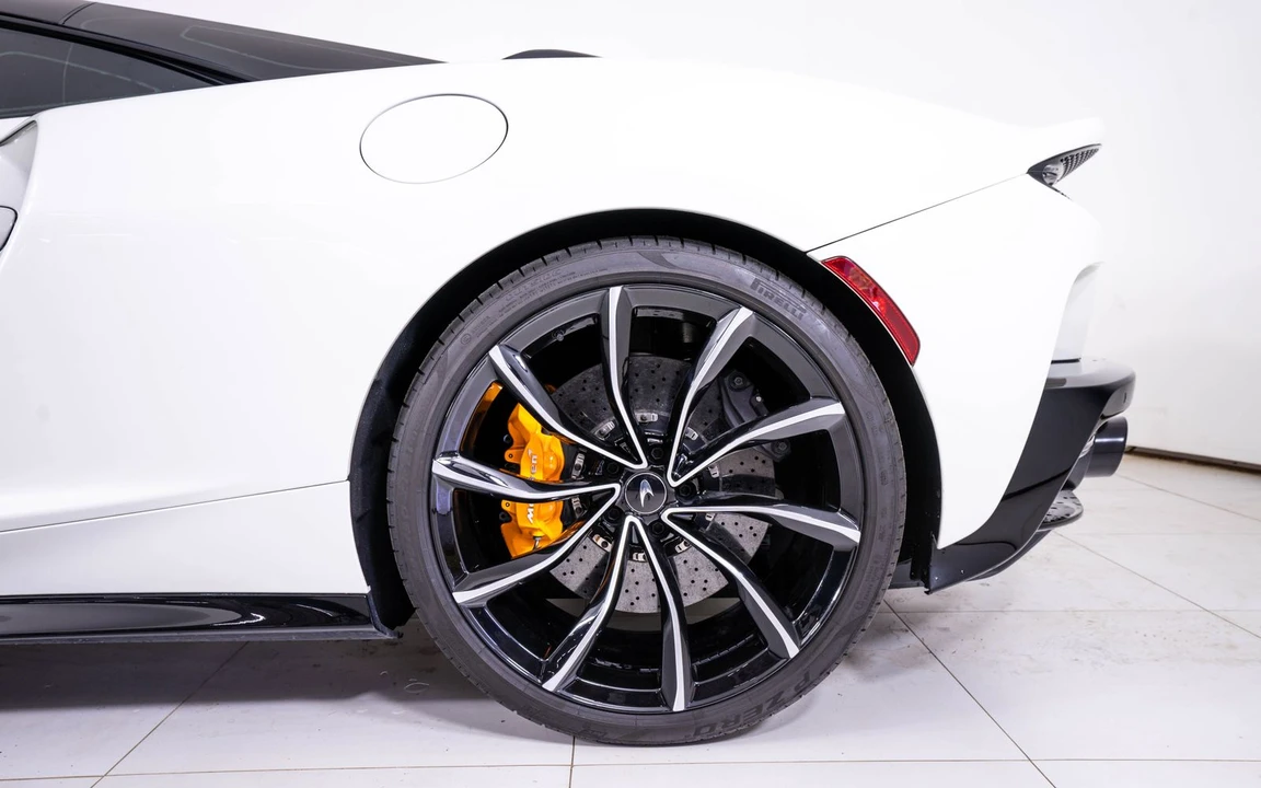 2025 McLaren GT - Image 14 of 24