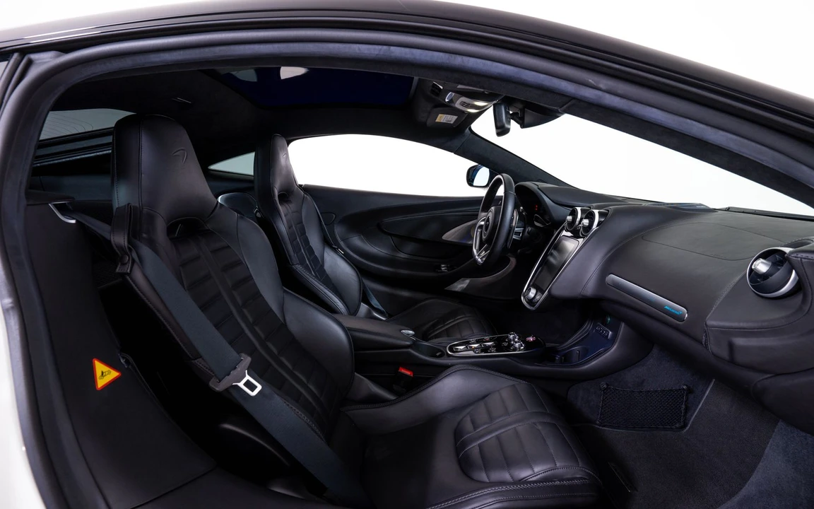 2025 McLaren GT - Image 20 of 24
