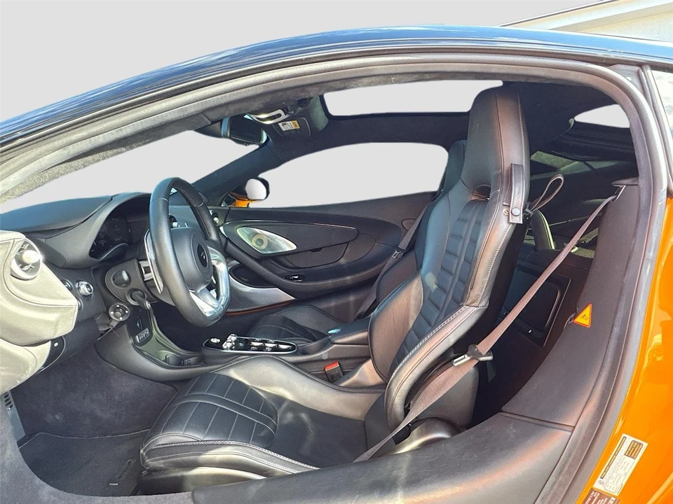 2025 McLaren GT - Image 15 of 21
