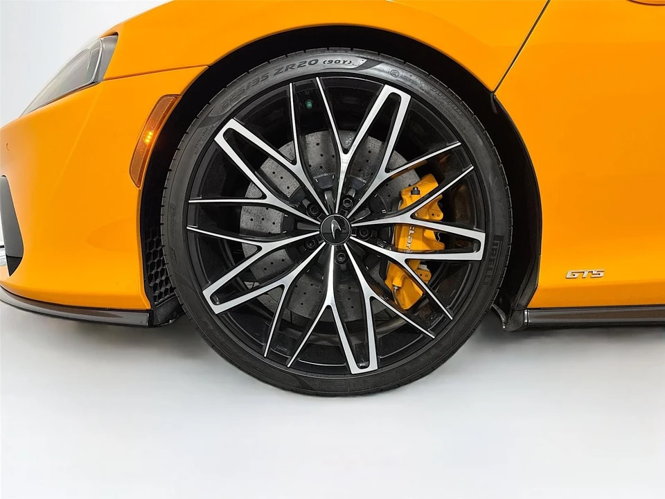 2025 McLaren GT - Image 26 of 31