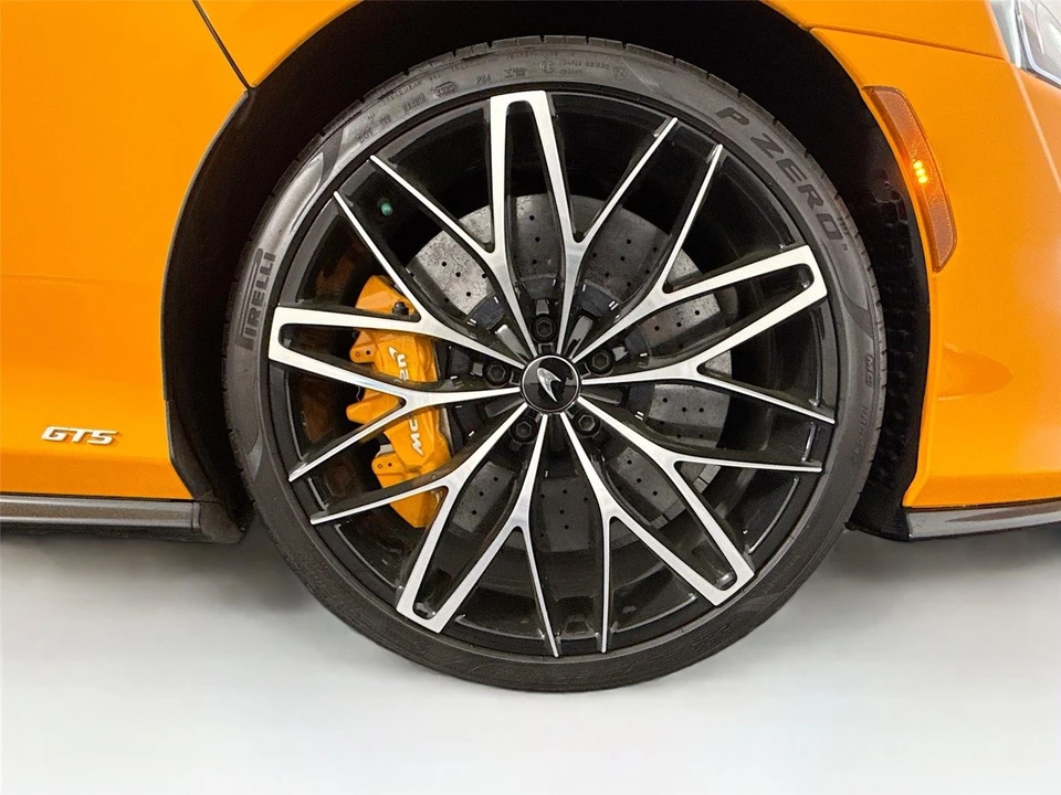 2025 McLaren GT - Image 30 of 31