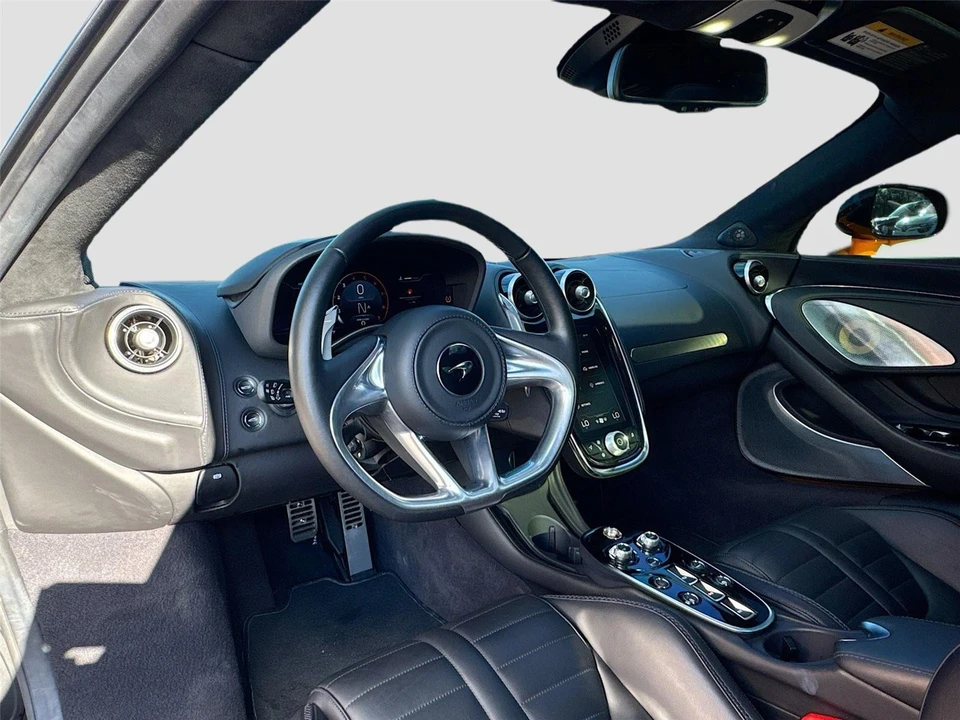 2025 McLaren GT - Image 13 of 21