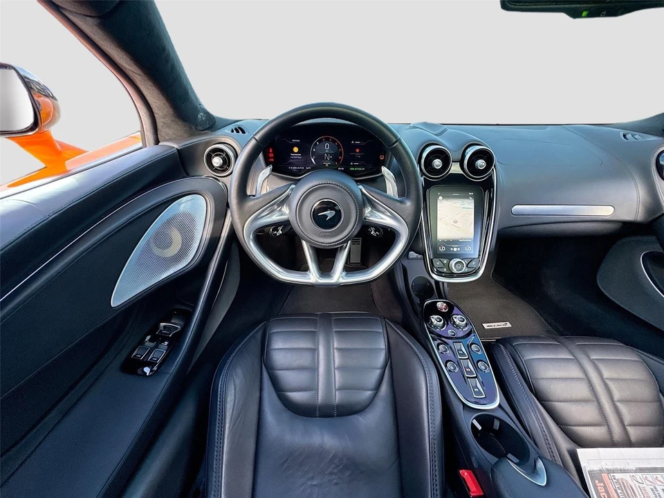 2025 McLaren GT - Image 14 of 21