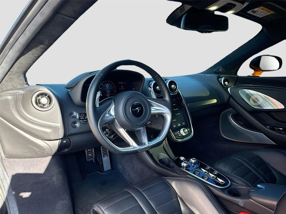 2025 McLaren GT - Image 13 of 21