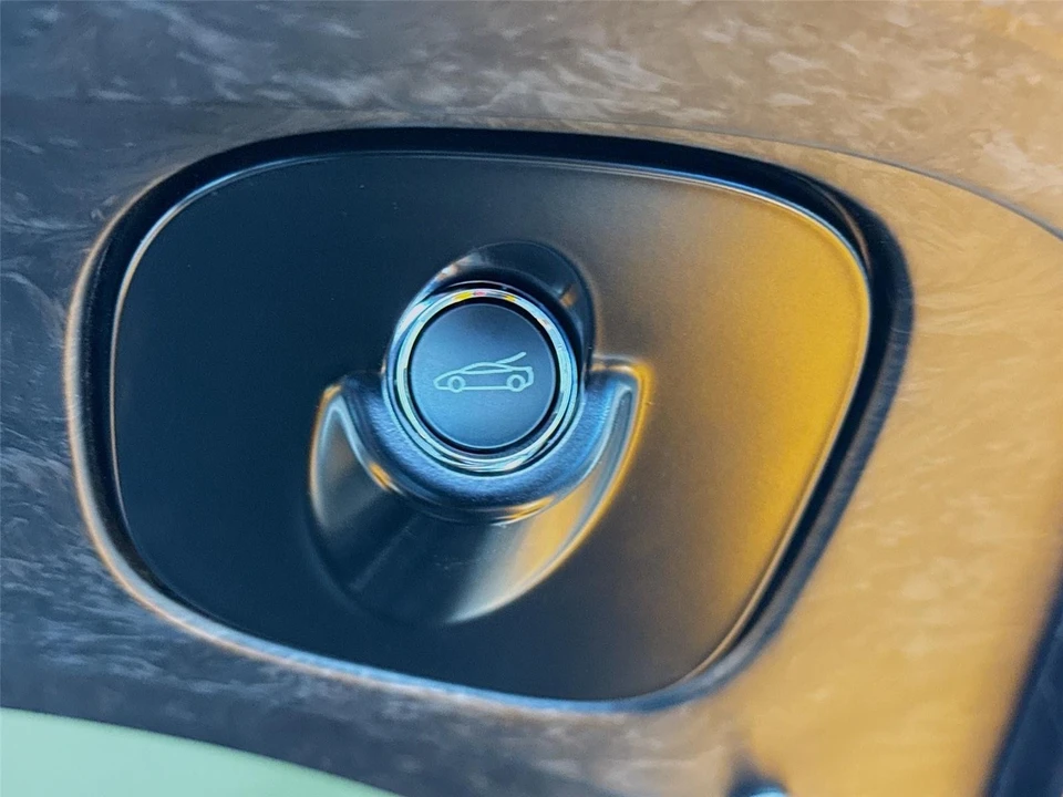 2025 McLaren GT - Image 18 of 21