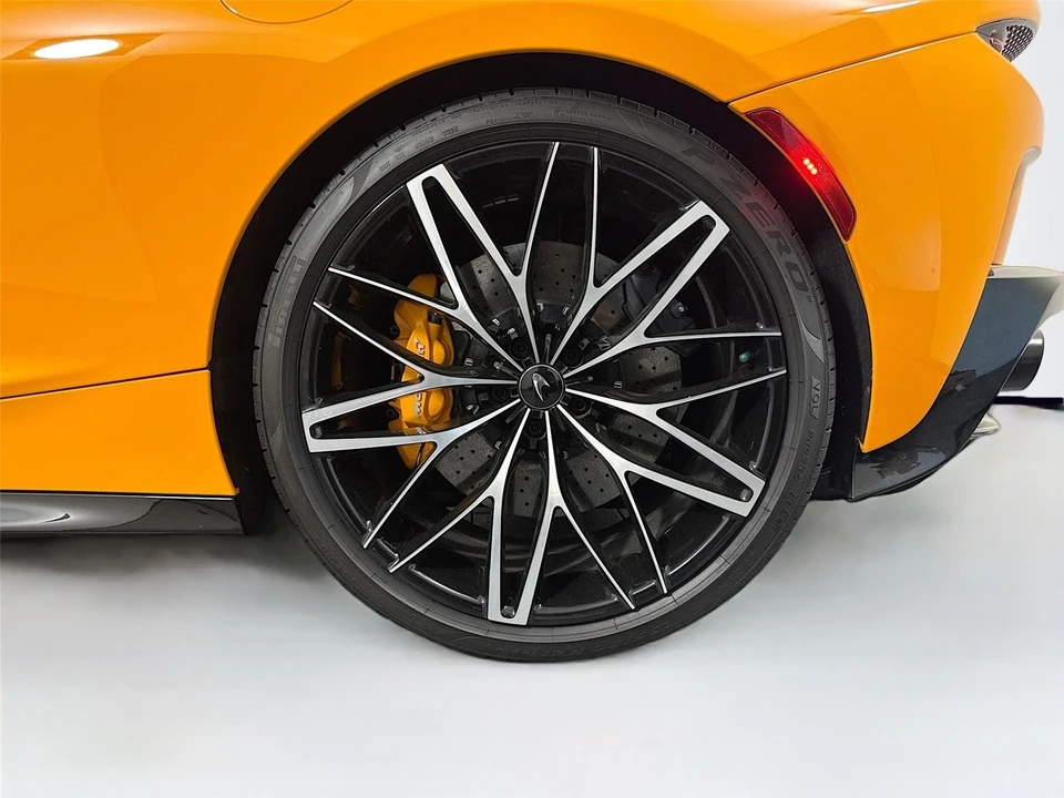 2025 McLaren GT - Image 27 of 31