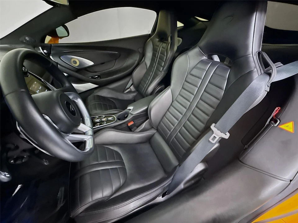 2025 McLaren GT - Image 2 of 21