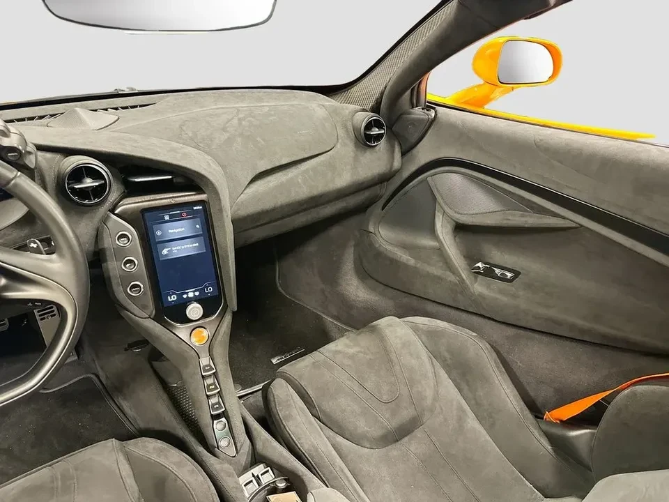 2025 McLaren 750S Spider - Image 10 of 12