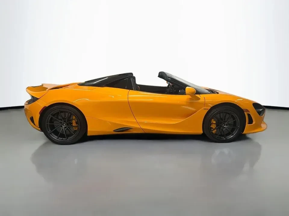 2025 McLaren 750S Spider - Image 8 of 12