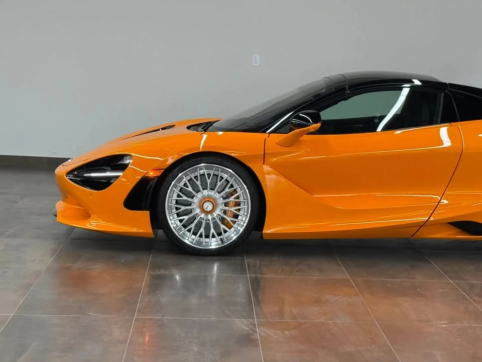 2025 McLaren 750S Spider - Image 9 of 20