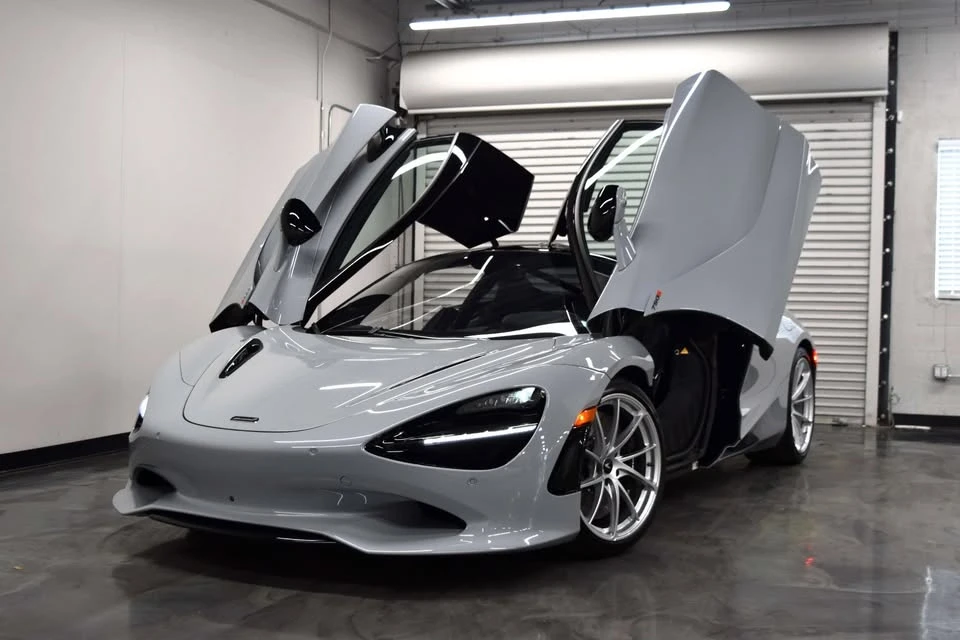 2025 McLaren 750S - Image 2 of 20