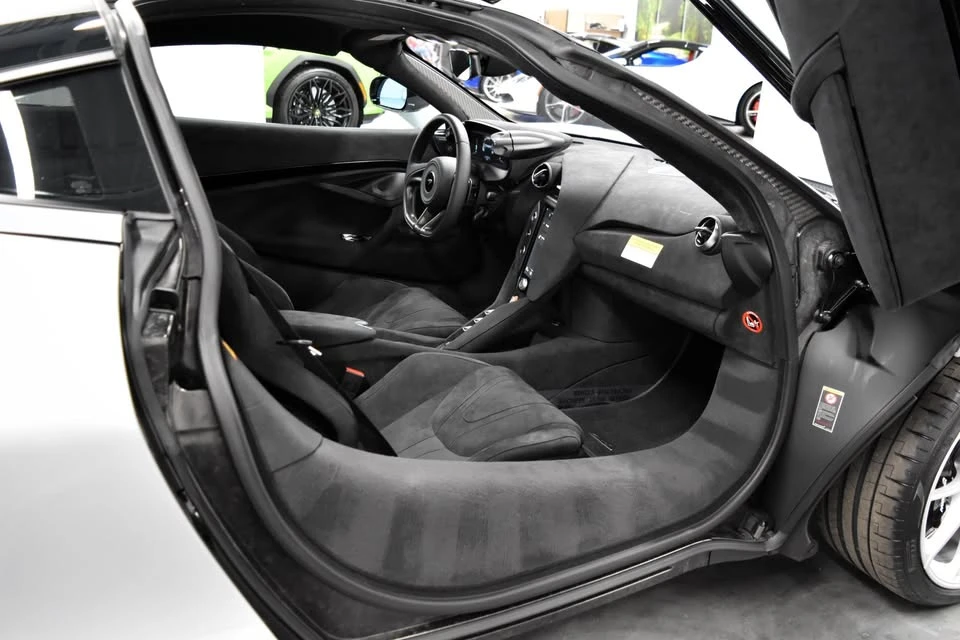 2025 McLaren 750S - Image 16 of 20