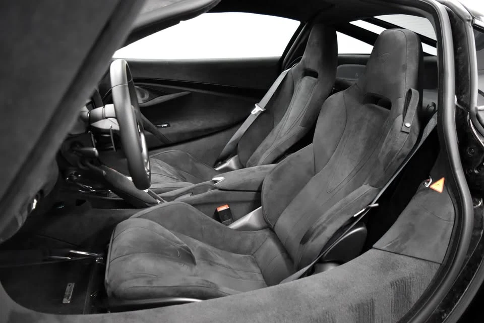 2025 McLaren 750S - Image 15 of 20